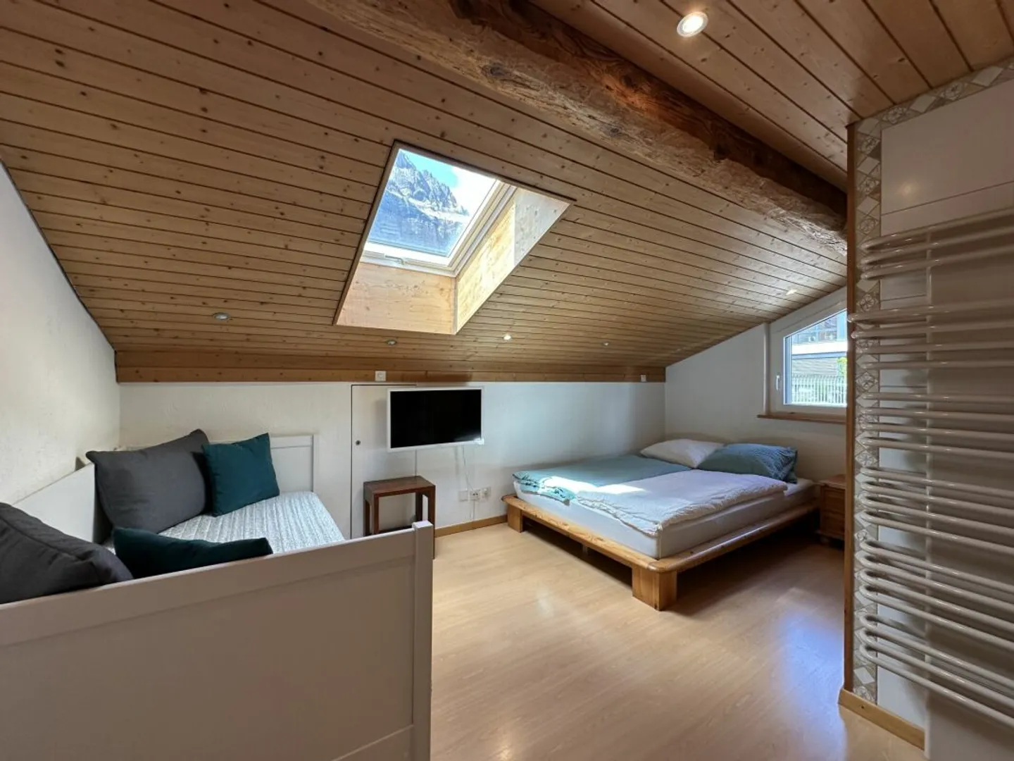 Liegenschaft an sonniger Lage mit bezauberndem Blick in die Glarner Bergwelt! - Foto 12 von 18