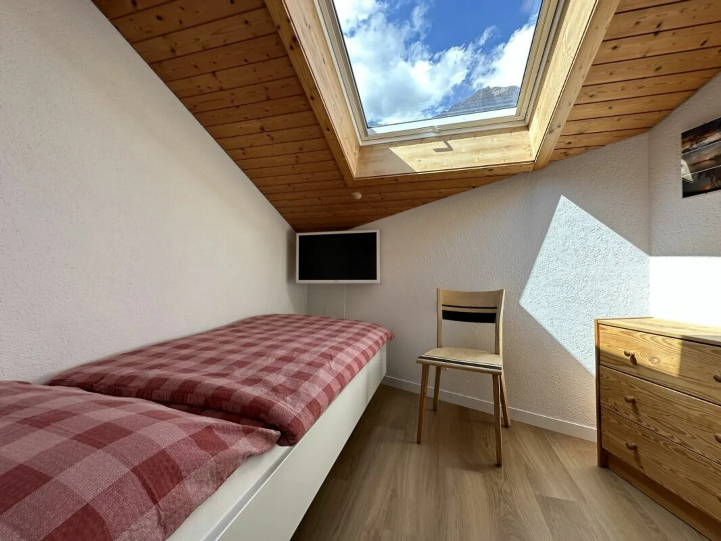 Liegenschaft an sonniger Lage mit bezauberndem Blick in die Glarner Bergwelt! - Foto 14 von 18