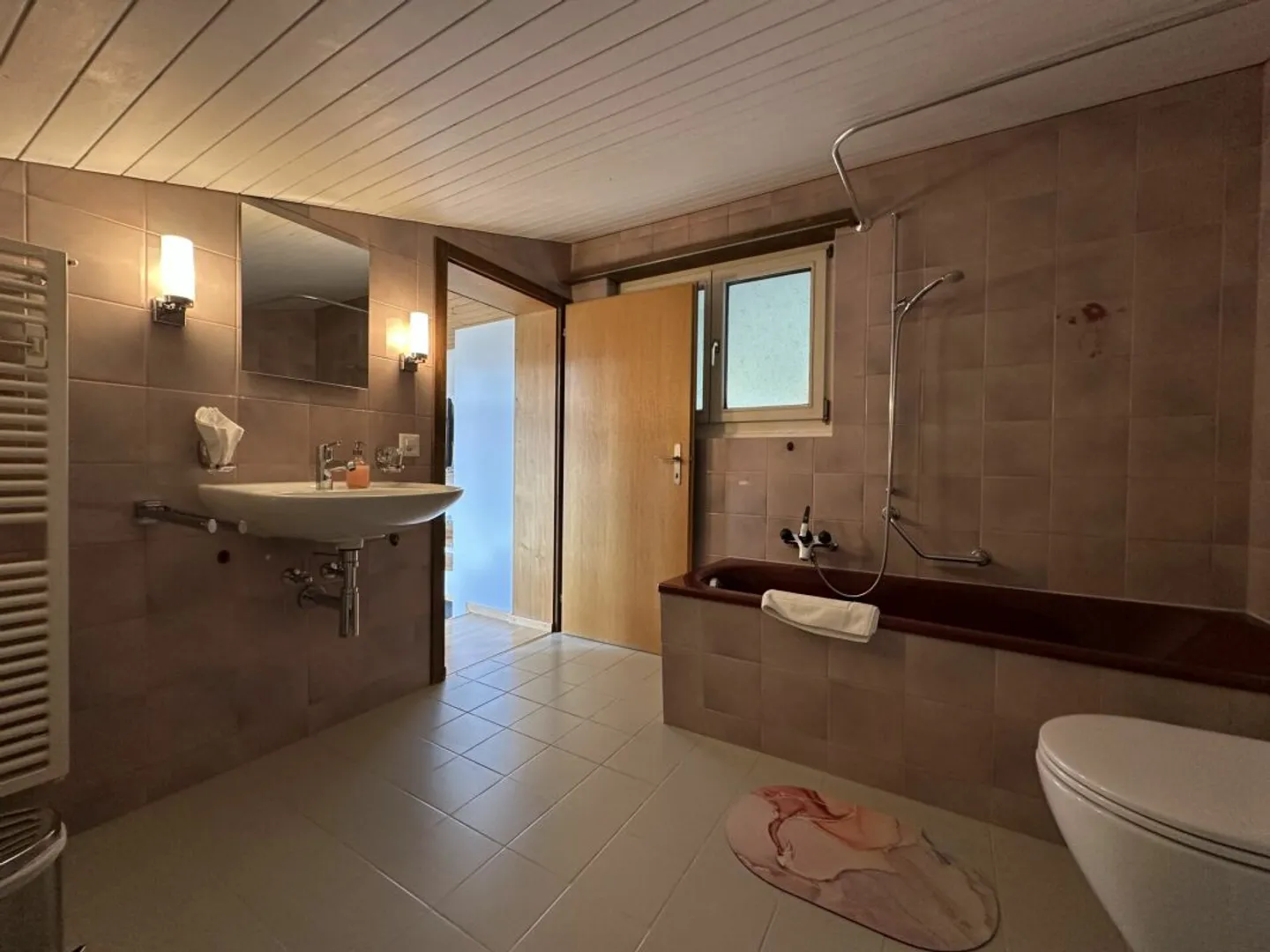 Liegenschaft an sonniger Lage mit bezauberndem Blick in die Glarner Bergwelt! - Foto 17 von 18