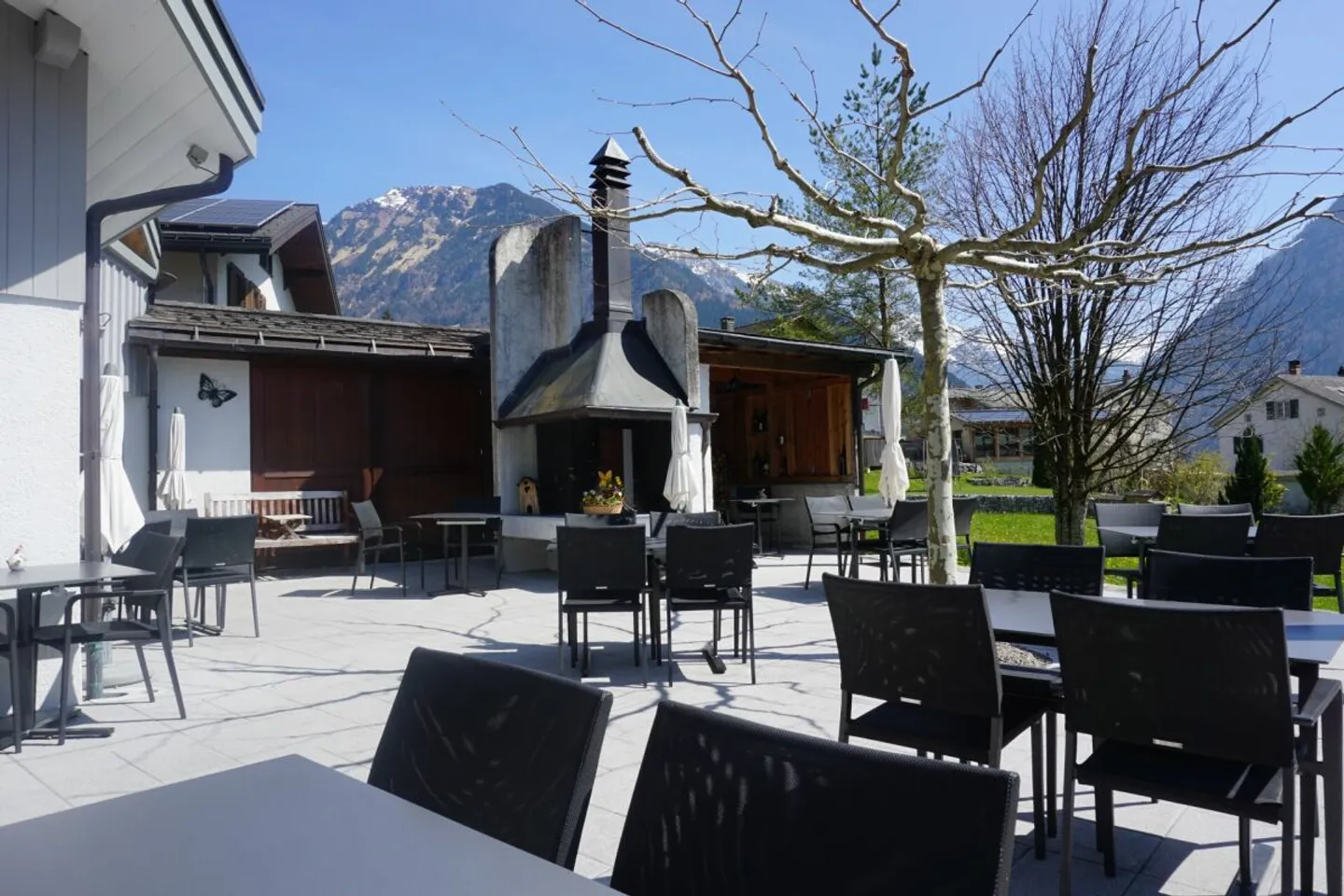 Liegenschaft an sonniger Lage mit bezauberndem Blick in die Glarner Bergwelt! - Foto 5 von 18