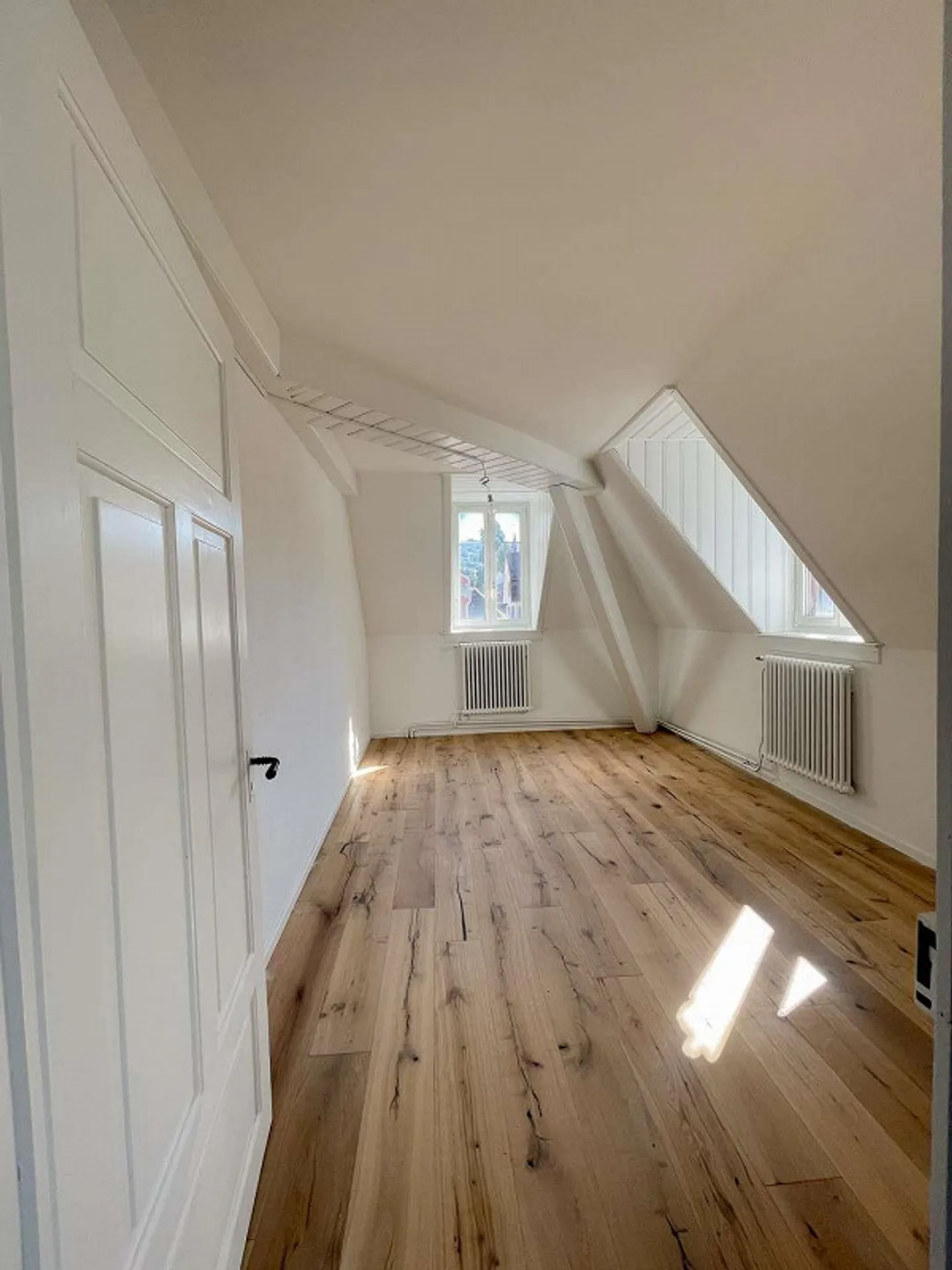 Renovated 4.5-room apartment with breathtaking lake view - Photo 4 of 8