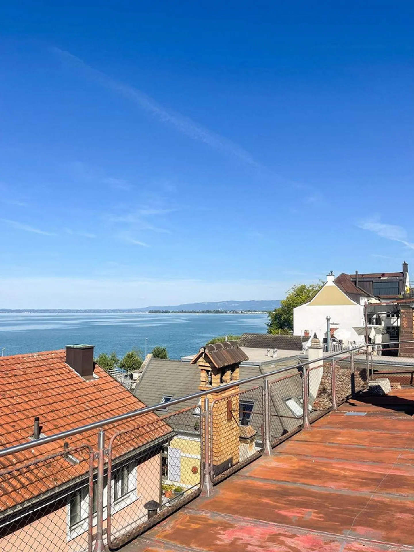 Renovated 4.5-room apartment with breathtaking lake view - Photo 8 of 8