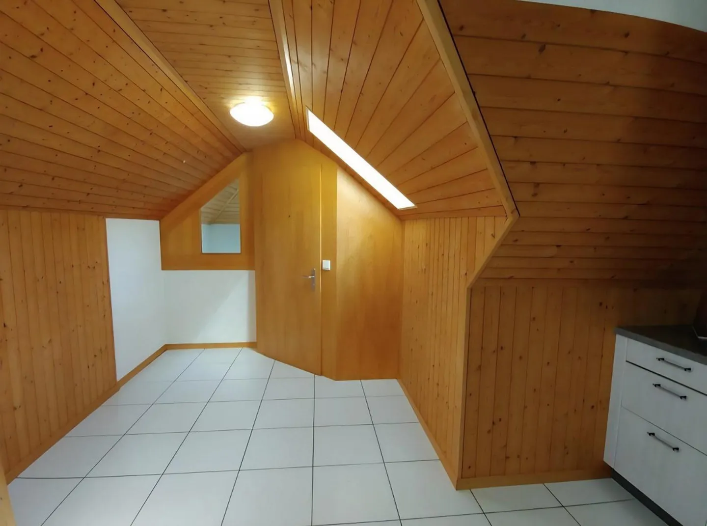 Appartamento attico luminoso e accogliente a Ennetmoos, Allweg, disponibile dal 1° dicembre - Foto 3 di 8