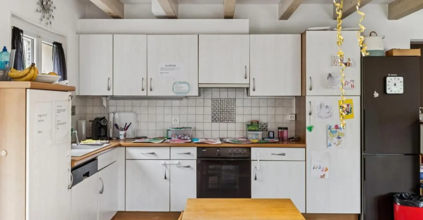 Schöne individuelle Villa mit 5,5 Zimmern, die schöne Volumen bietet - Foto 4 von 13