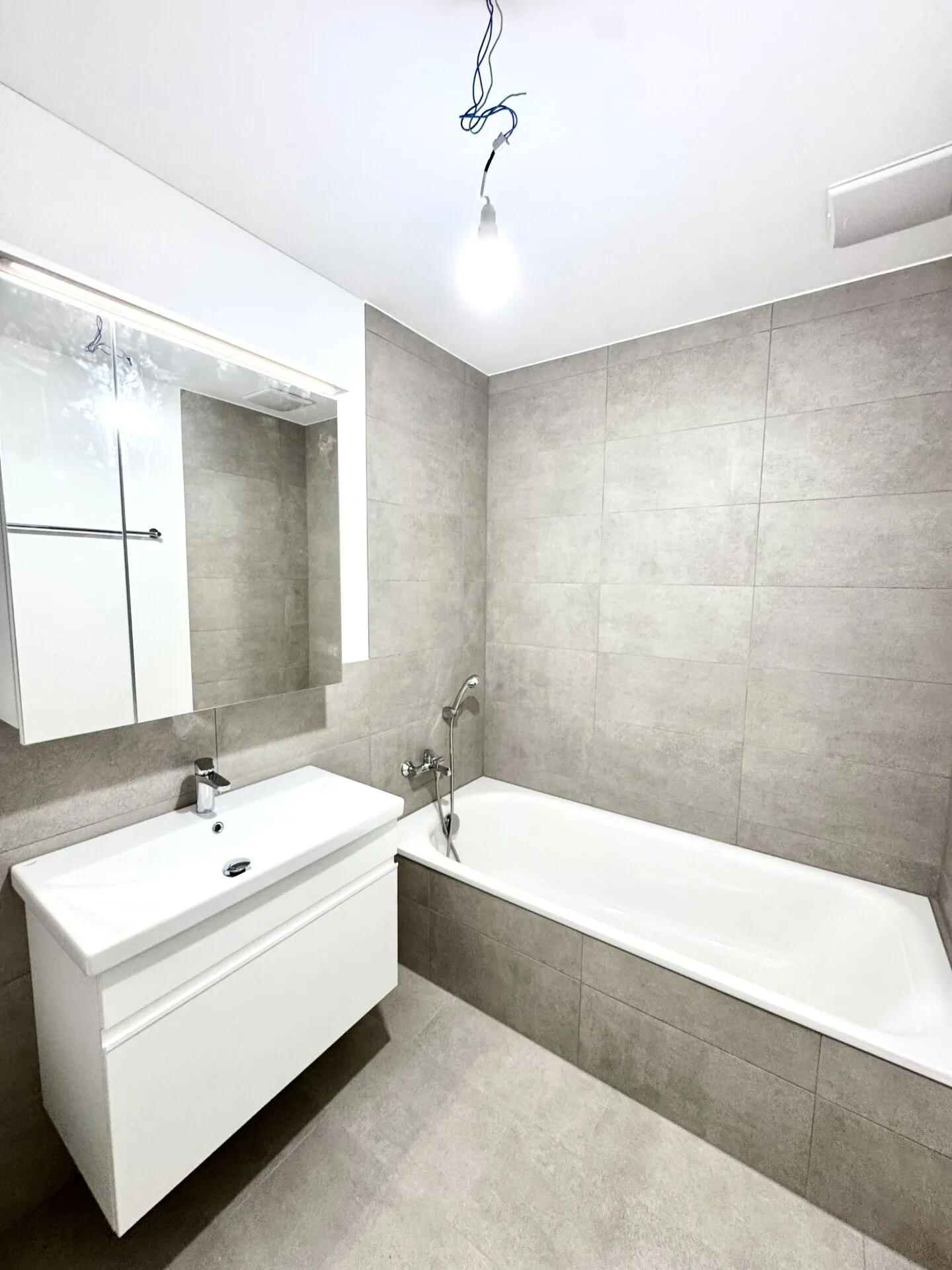 Appartamento attico di 3,5 locali a Netstal - Foto 4 di 10