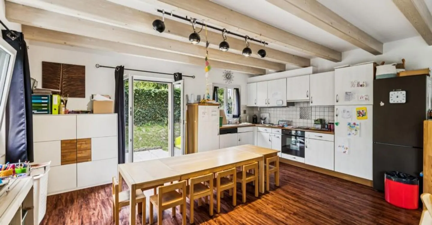 Schöne individuelle Villa mit 5,5 Zimmern, die schöne Volumen bietet - Foto 5 von 13