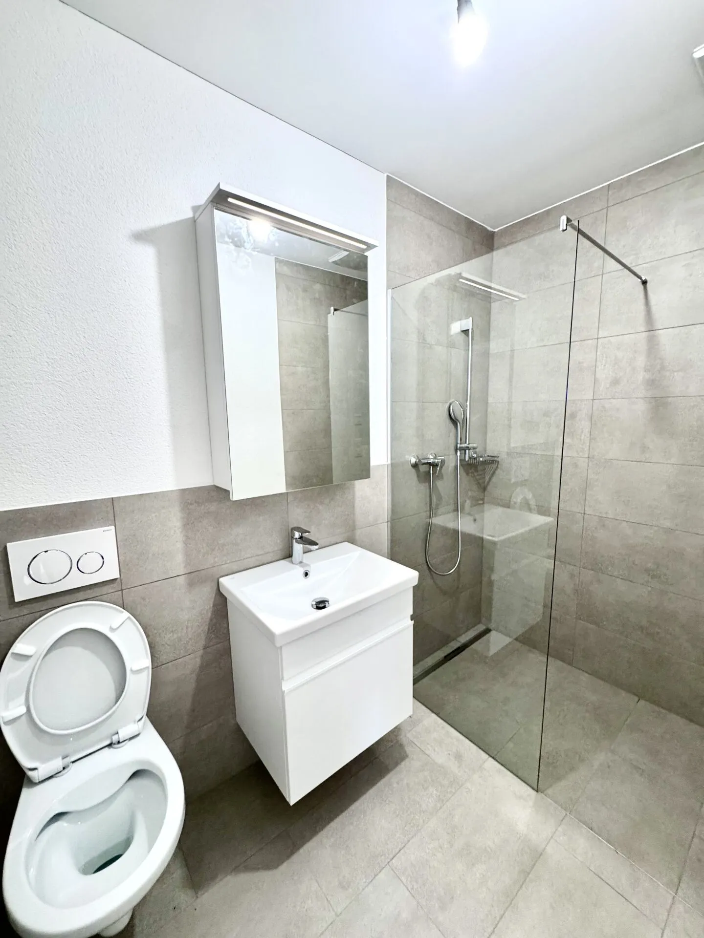 Appartamento attico di 3,5 locali a Netstal - Foto 5 di 10