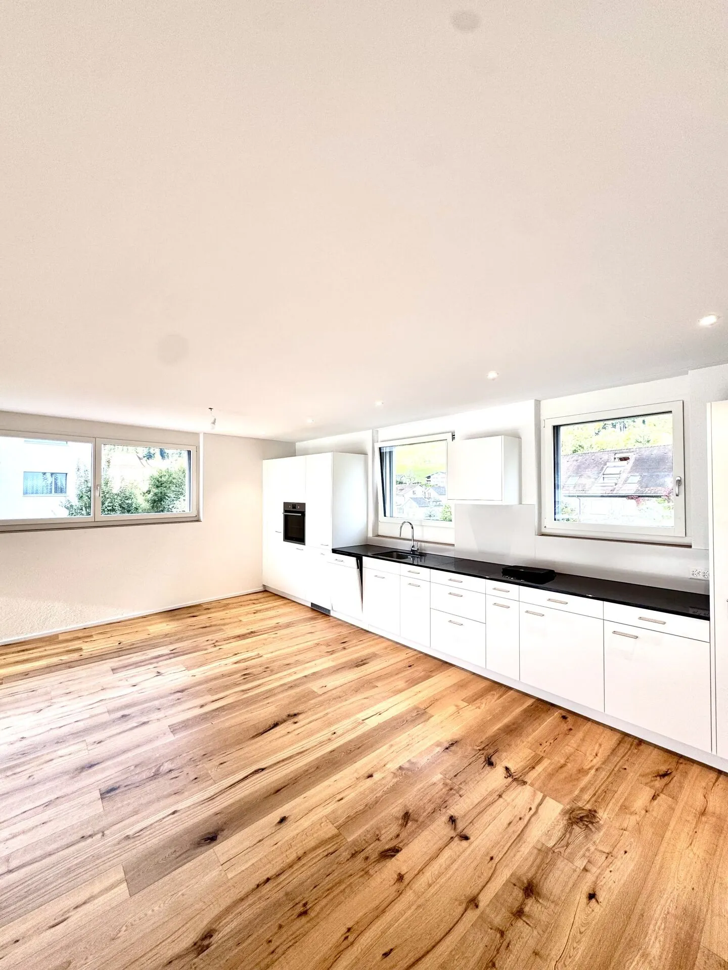 Appartamento attico di 3,5 locali a Netstal - Foto 2 di 10