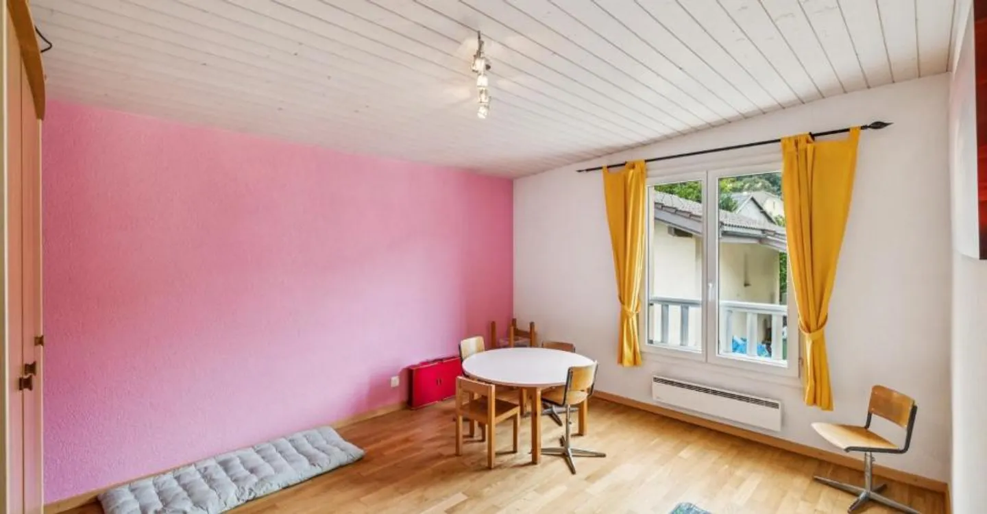Schöne individuelle Villa mit 5,5 Zimmern, die schöne Volumen bietet - Foto 8 von 13