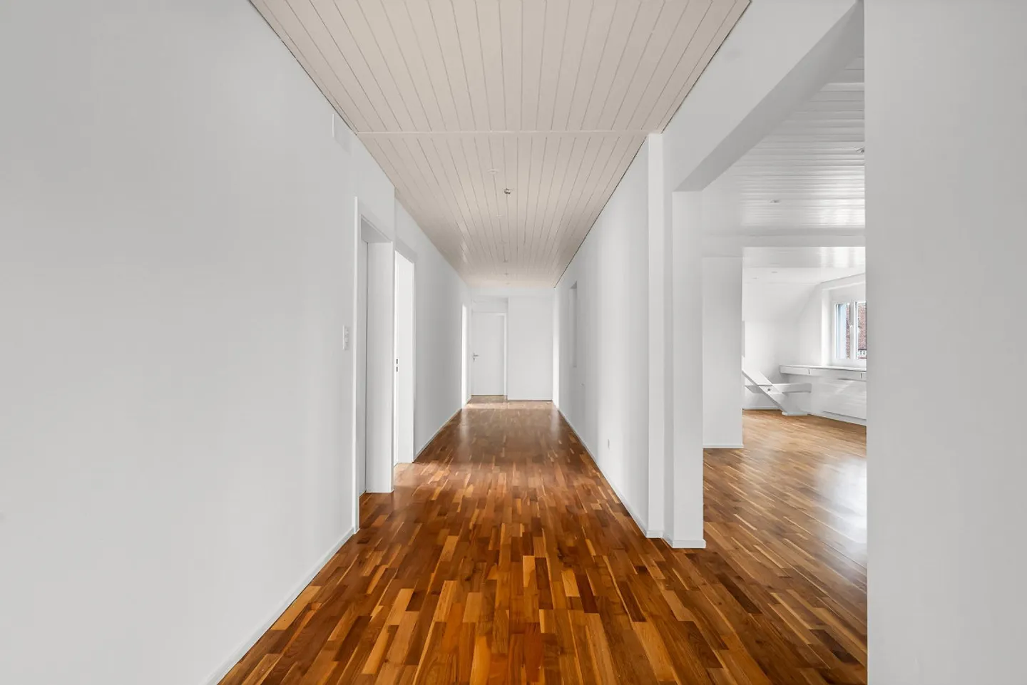 Appartamento mansardato affascinante con molto spazio e comfort moderno - Foto 9 di 11