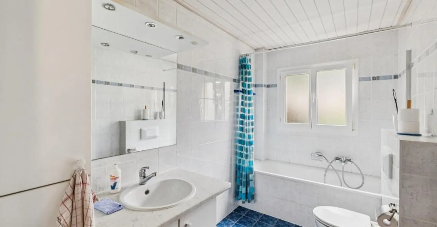 Schöne individuelle Villa mit 5,5 Zimmern, die schöne Volumen bietet - Foto 10 von 13