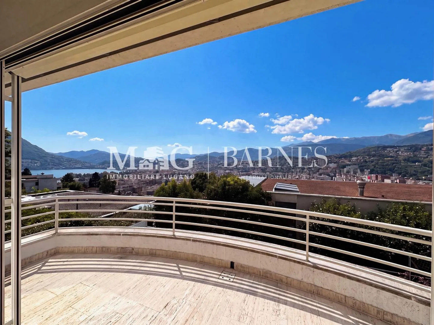 Lugano, Albonago | Exclusive Villa with Garden and Panoramic View - Photo 1 of 14