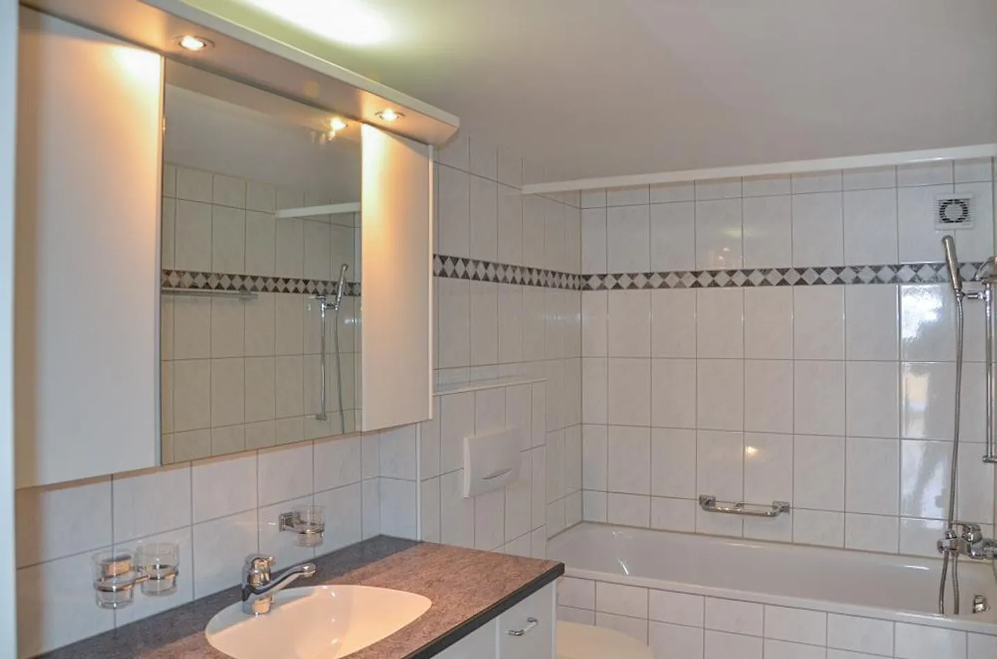 Ampio appartamento nel centro storico con balcone - Foto 4 di 8