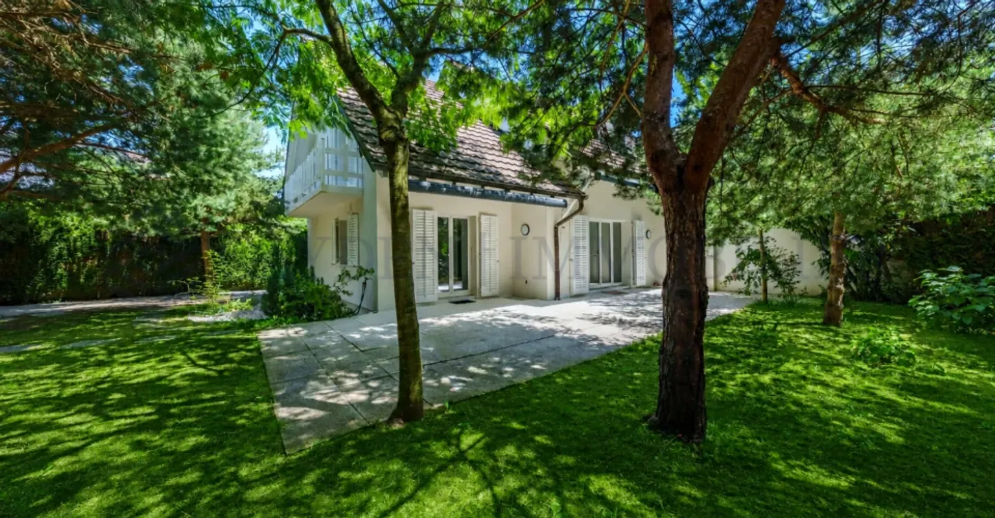 Villa bifamiliare ristrutturata con studio per gli ospiti in un ambiente residenziale privilegiato a Commugny - Foto 1 di 13