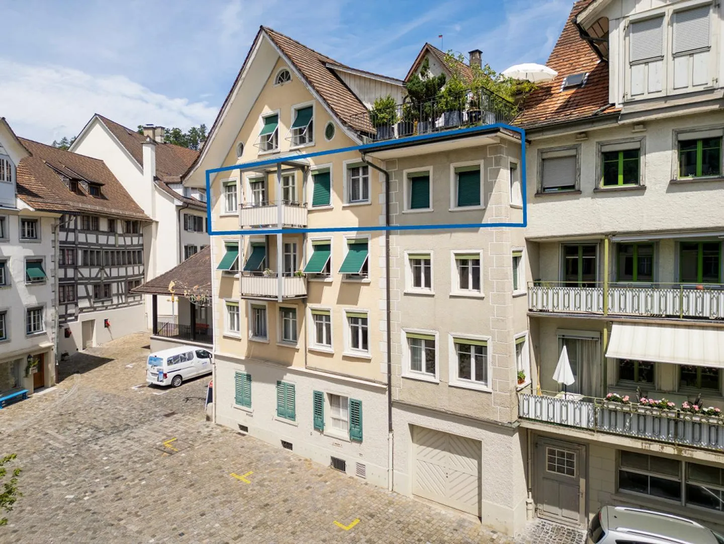 Ampio appartamento nel centro storico con balcone - Foto 5 di 8