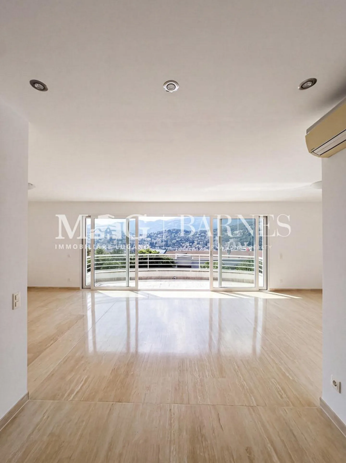 Lugano, Albonago | Exclusive Villa with Garden and Panoramic View - Photo 2 of 14