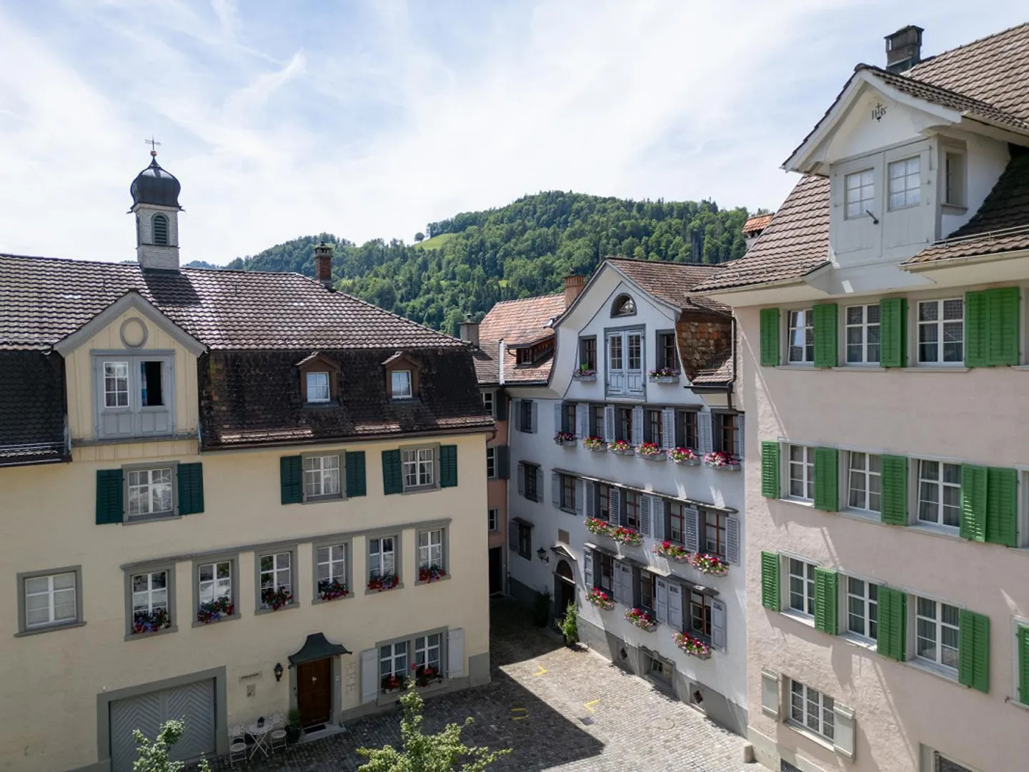 Ampio appartamento nel centro storico con balcone - Foto 6 di 8