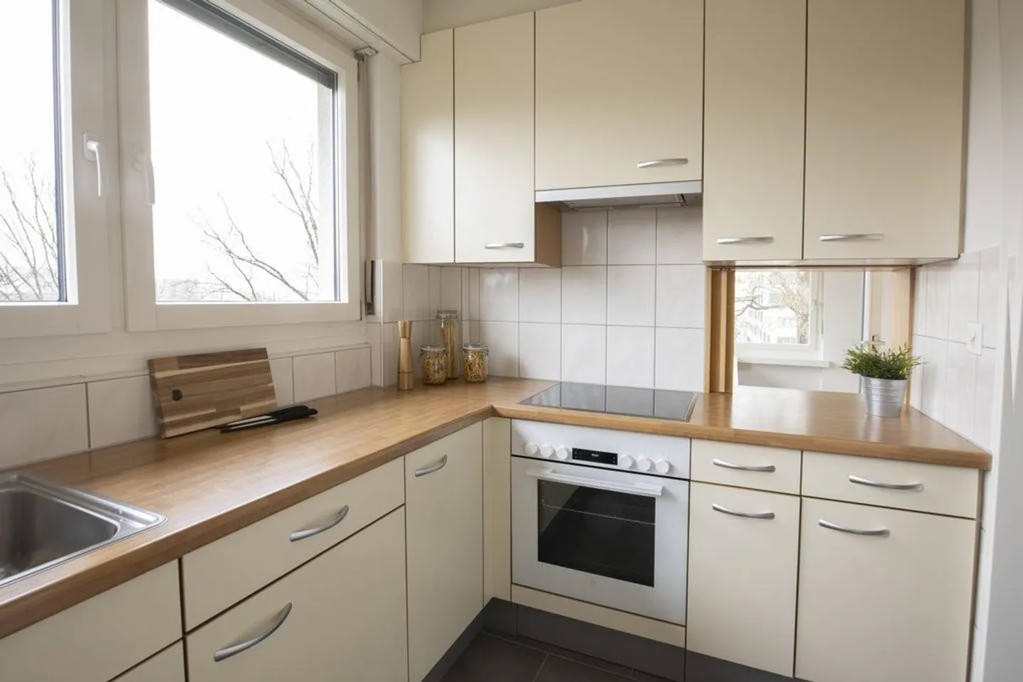 Appartamento ristrutturato con 2 balconi - Foto 2 di 12