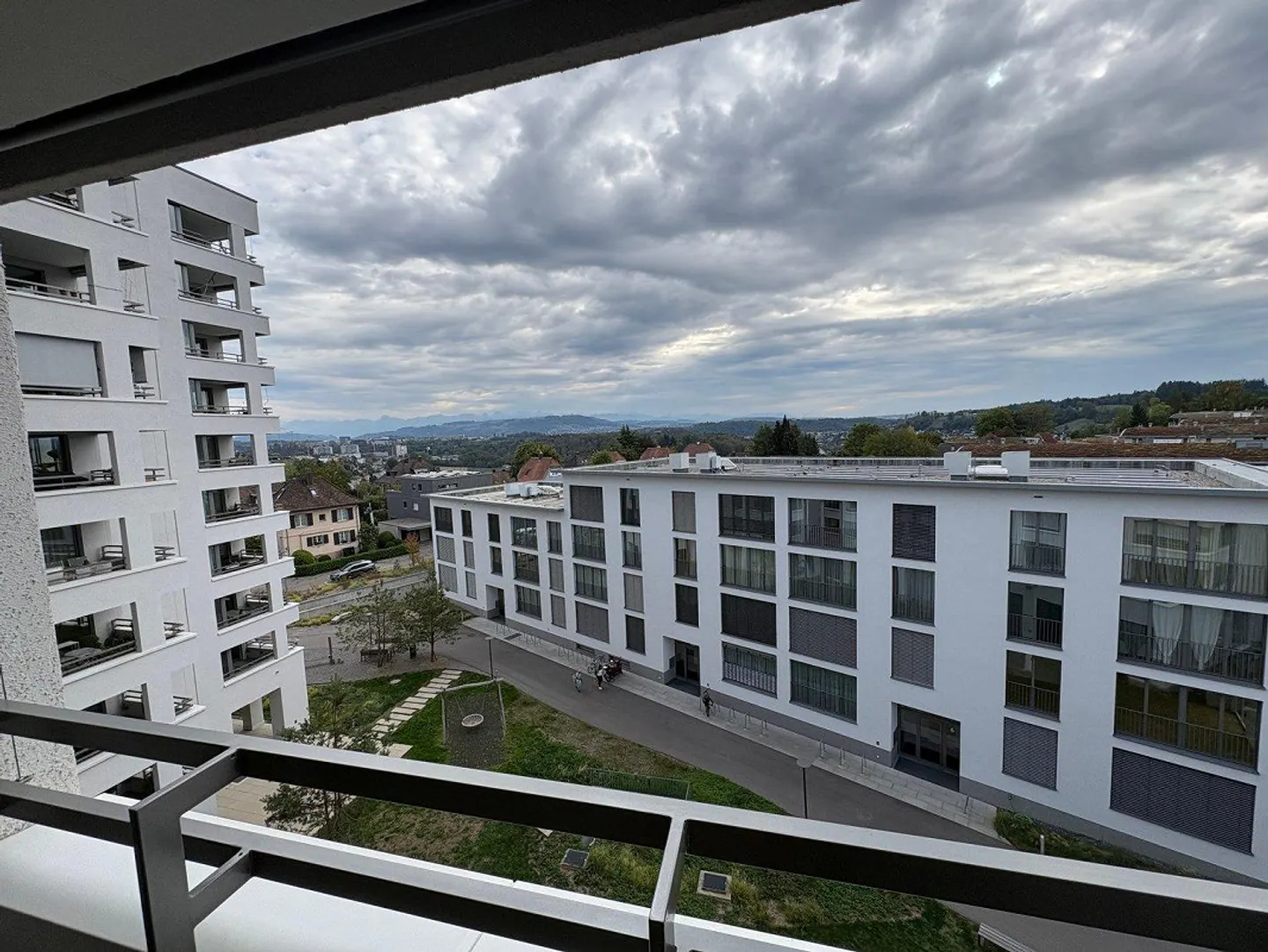 Modern 2.5-room apartment in Zollikofen – New building with balcony and underground garage - Photo 1 of 12