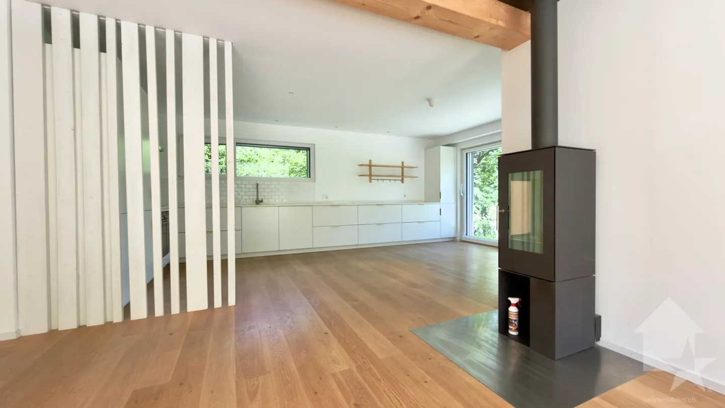 Wunderschöne, moderne 6.5-Zimmer-Villa mit Garage in idyllischer Lage. - Foto 4 von 13