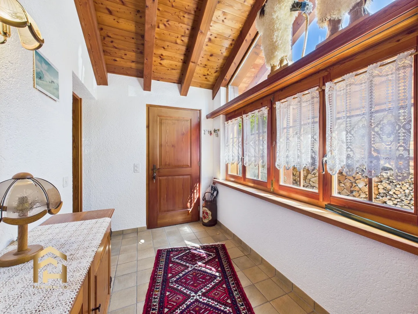 Elegant chalet with two independent apartments and stunning views - Photo 7 of 13