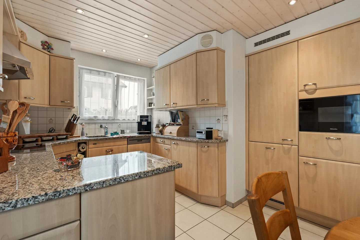 Maison de ville bien entretenue avec jardin, atelier, garage et beaucoup de potentiel - Photo 4 sur 19