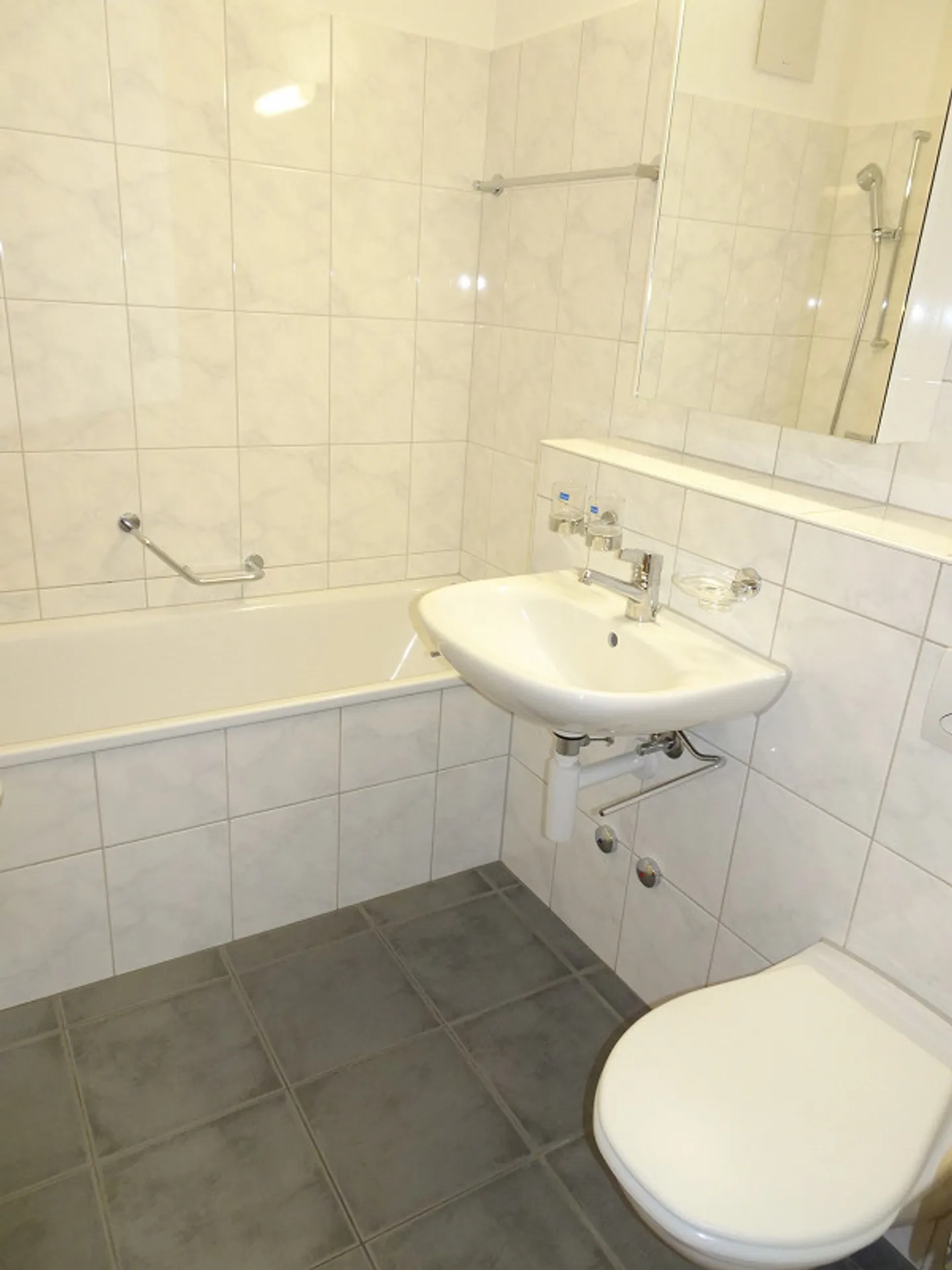 Appartamento 3,5 locali con giardino soleggiato privato (50m2); ascensore - Foto 11 di 16