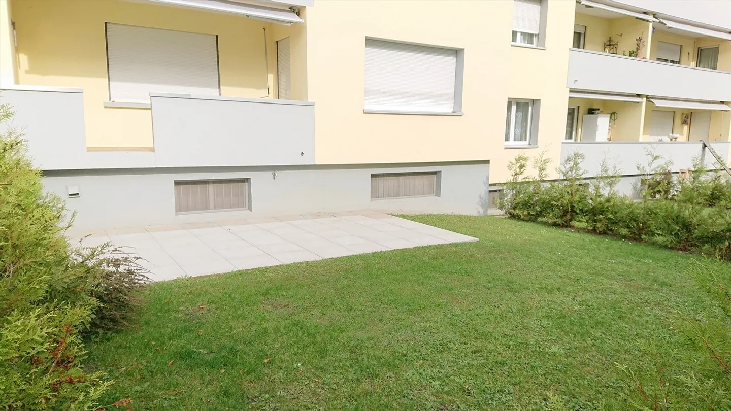 Appartamento 3,5 locali con giardino soleggiato privato (50m2); ascensore - Foto 7 di 16