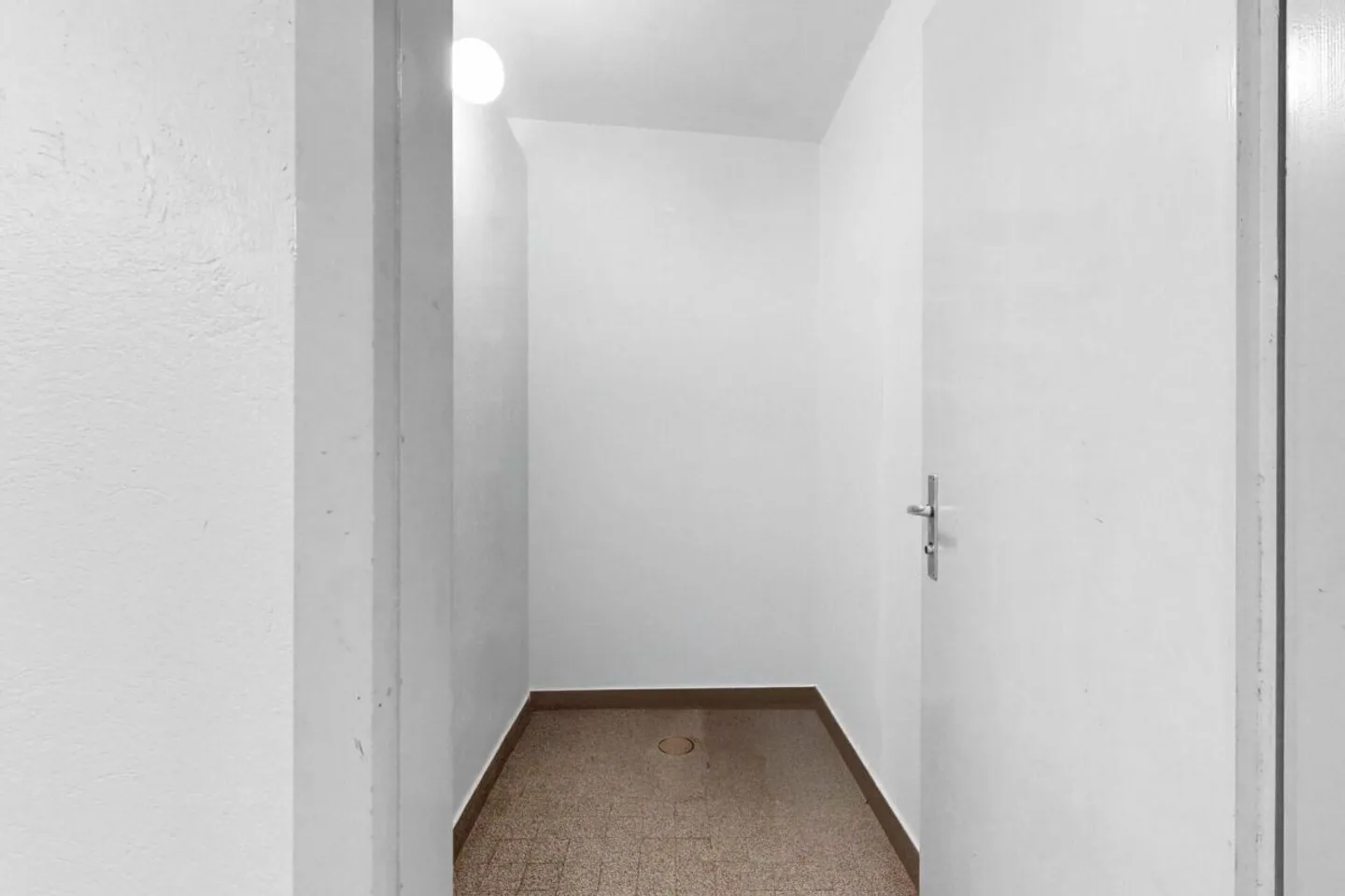 Ampia casa unifamiliare con area esterna versatile, posto auto e capanno/garage aggiuntivo - Foto 13 di 22