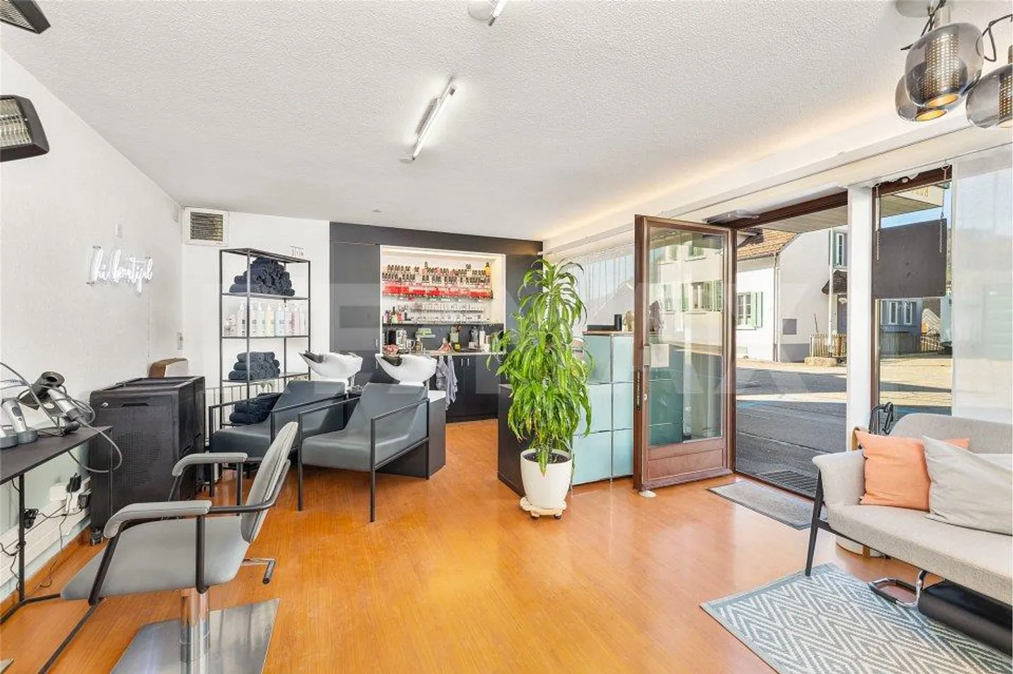 Opportunità di investimento attraente a Pfungen: Proprietà residenziale e commerciale... - Foto 7 di 13