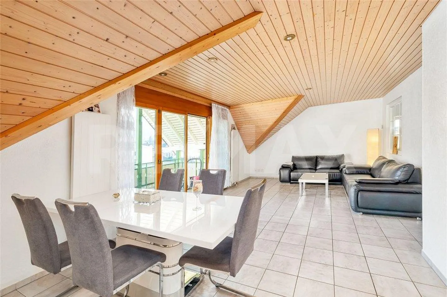 Opportunità di investimento attraente a Pfungen: Proprietà residenziale e commerciale... - Foto 9 di 13