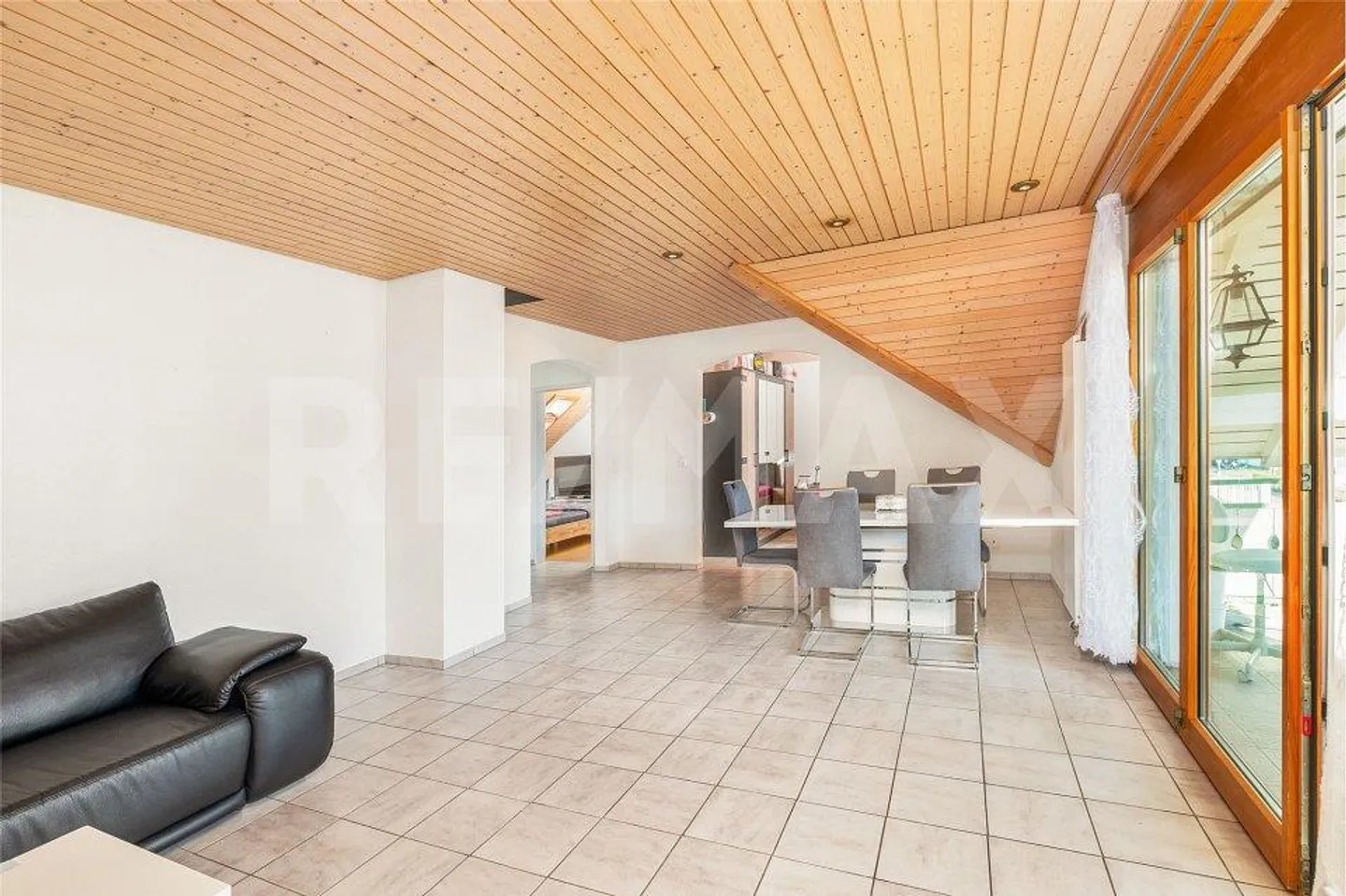 Opportunità di investimento attraente a Pfungen: Proprietà residenziale e commerciale... - Foto 10 di 13