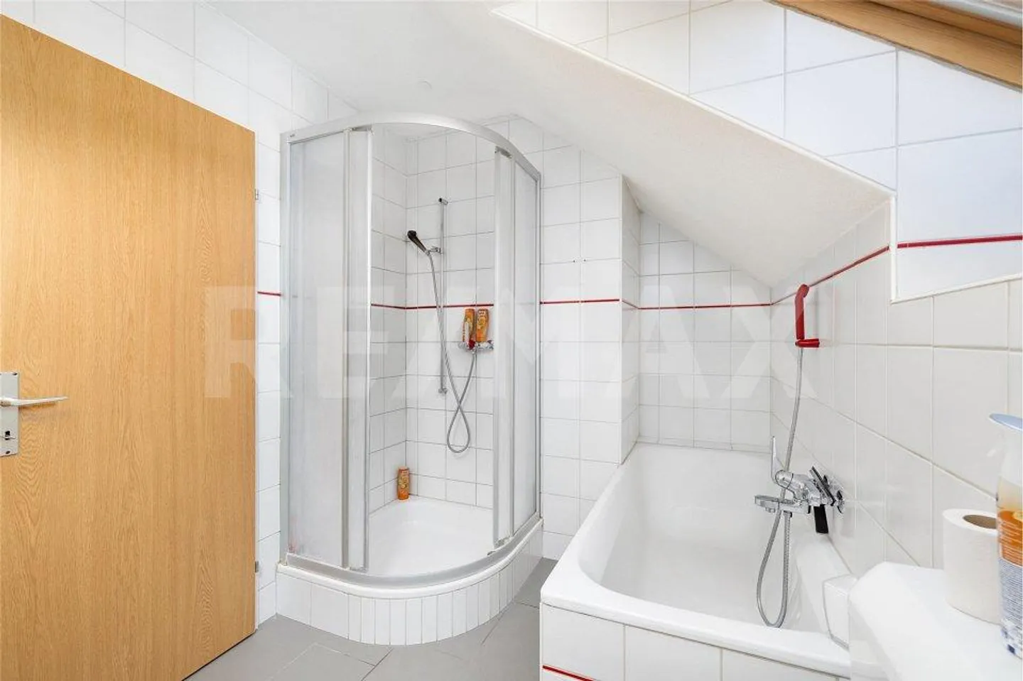 Opportunità di investimento attraente a Pfungen: Proprietà residenziale e commerciale... - Foto 13 di 13