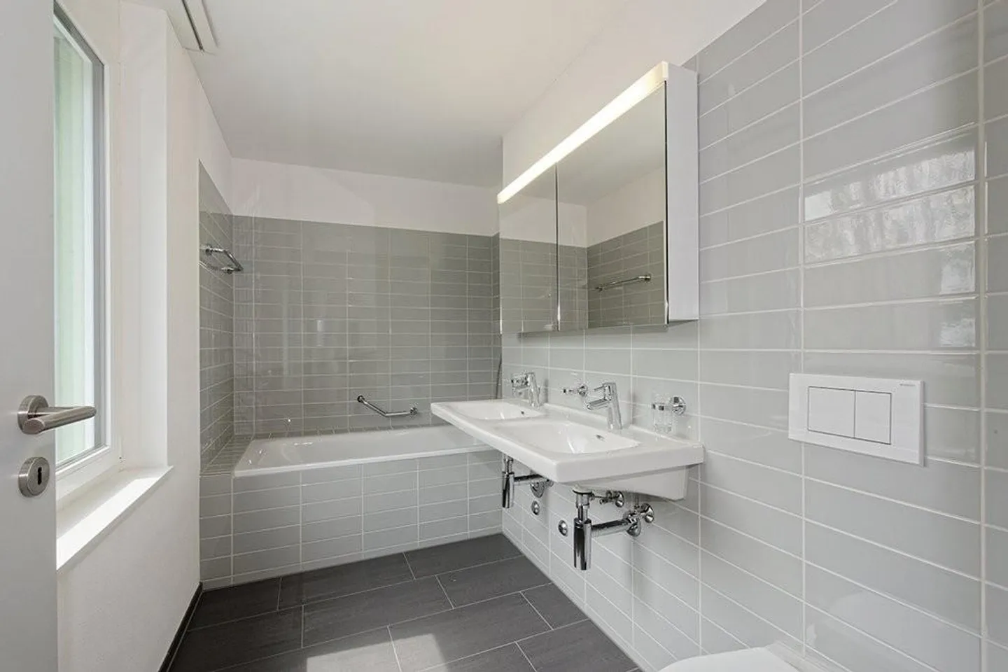 Modern Family Apartment with Plenty of Comfort - Photo 8 of 11