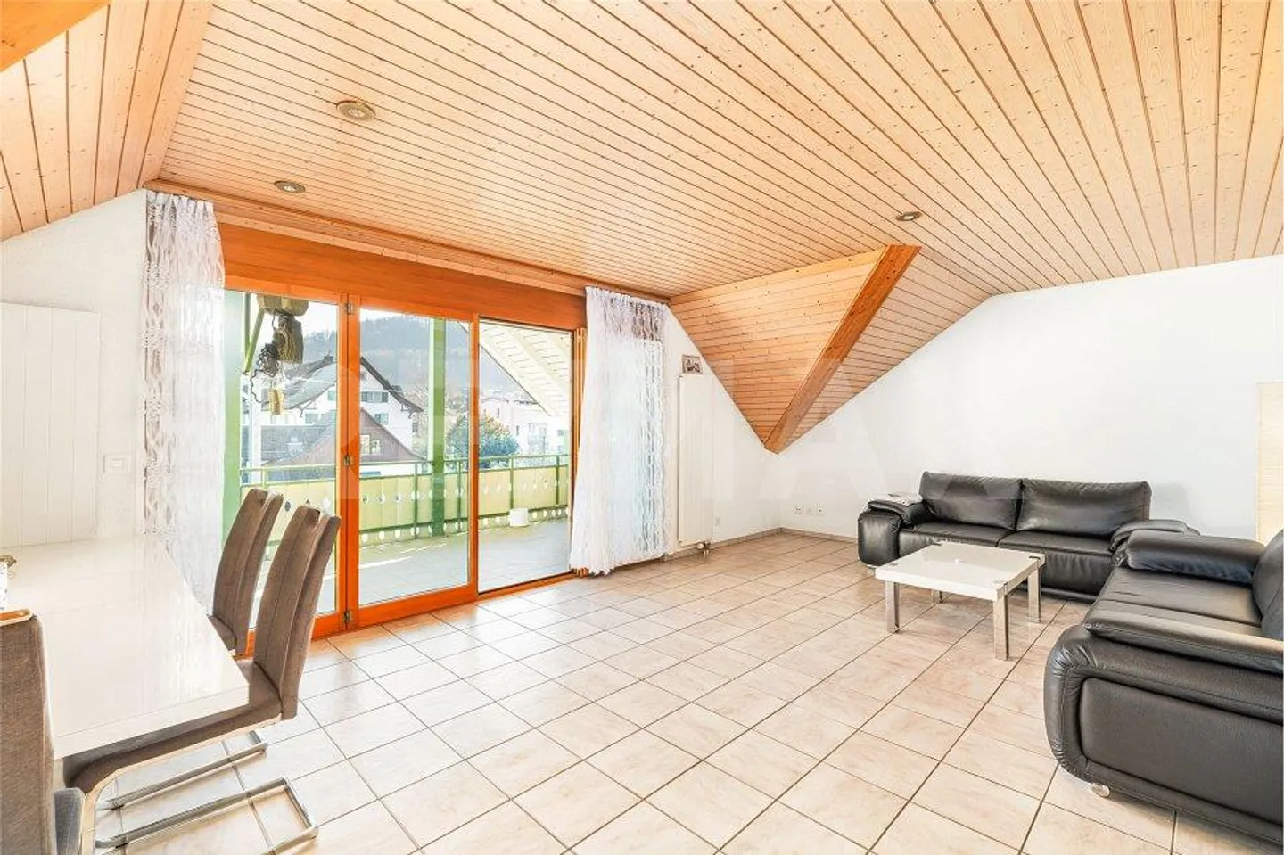 Opportunità di investimento attraente a Pfungen: Proprietà residenziale e commerciale... - Foto 11 di 13