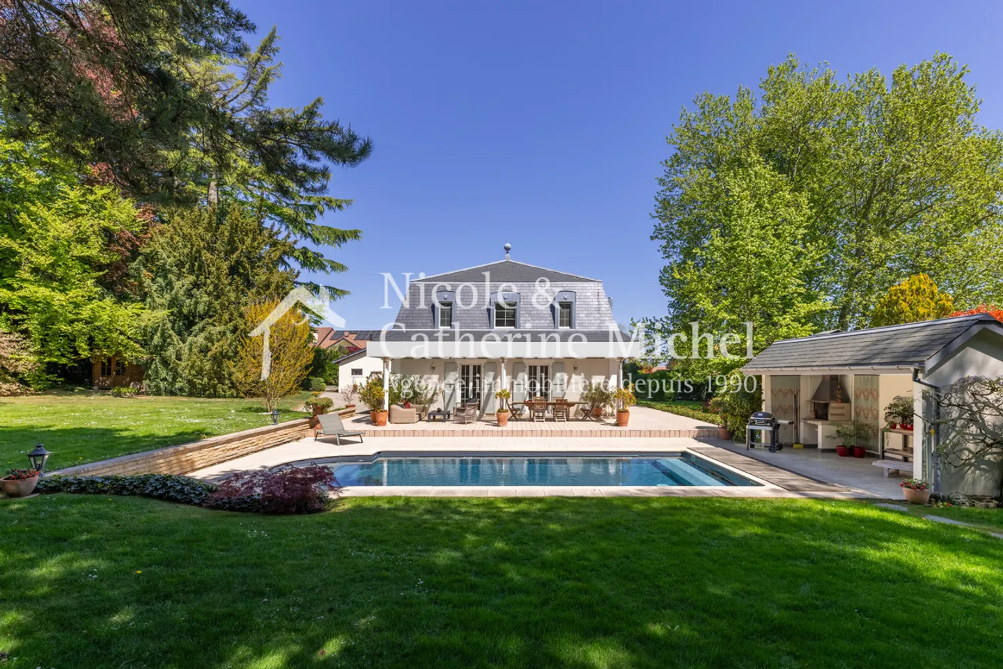 Magnificent Master House from 2001 - Surrounded by a 4000m2 Park - Photo 3 of 3
