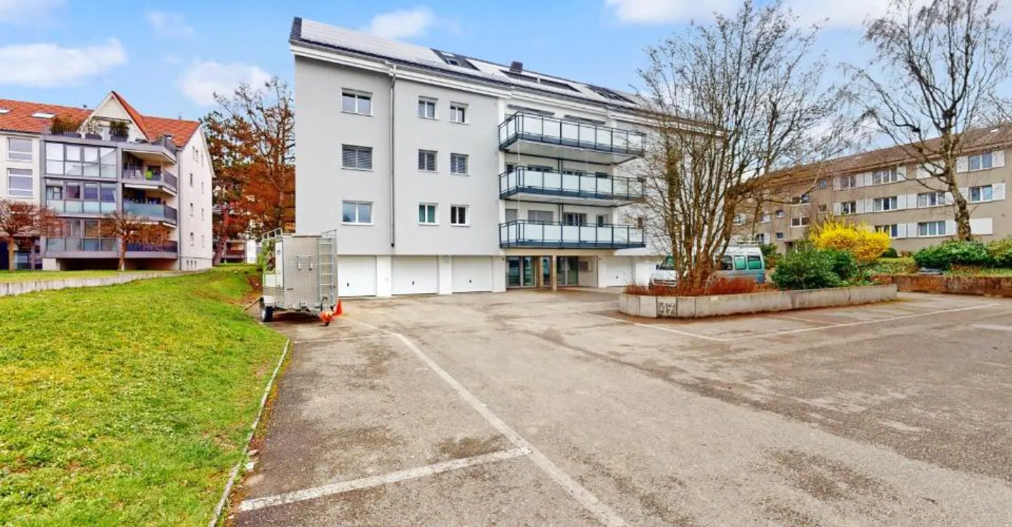 Posti moto in affitto nel centro di Oberwil! - Foto 1 di 2