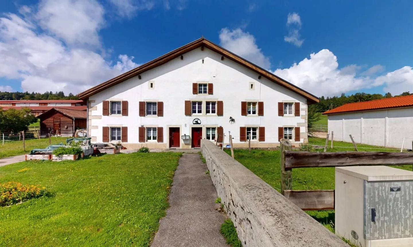 Large farm ideal for horse lovers - Photo 1 of 11