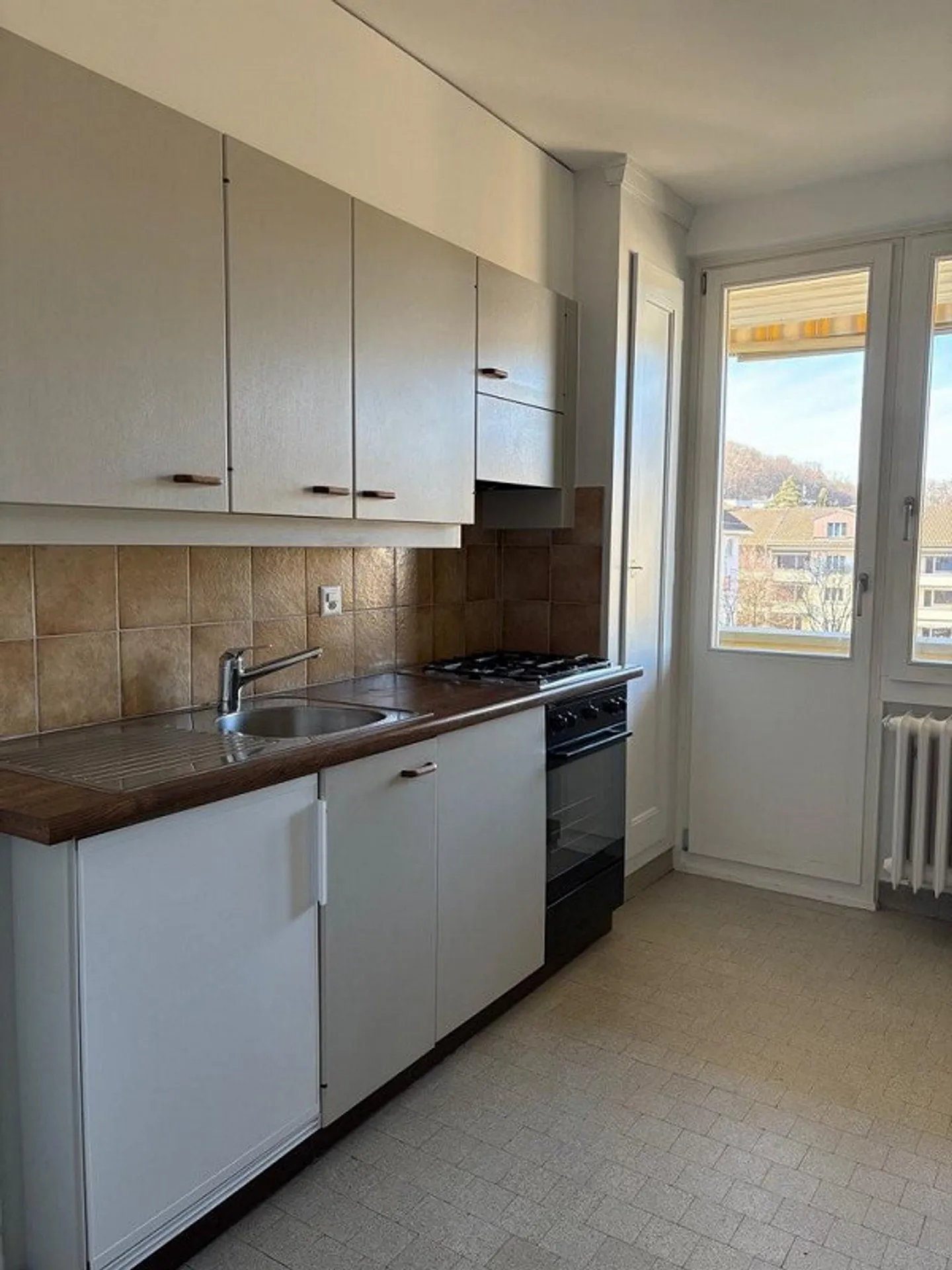 Appartement calme dans un emplacement proche de la ville - Photo 2 sur 8