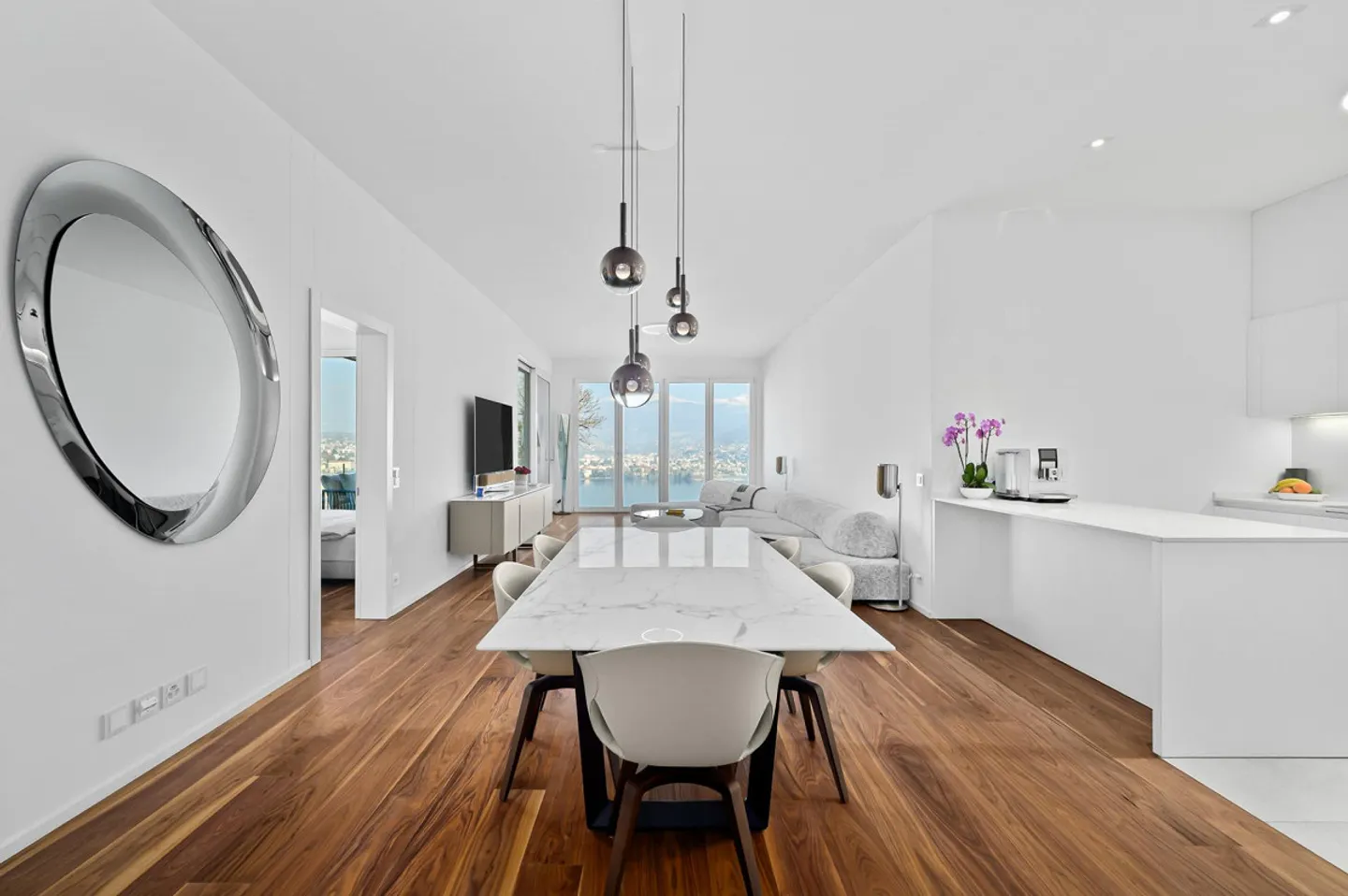Chices Apartment mit Seeblick - Foto 1 von 13