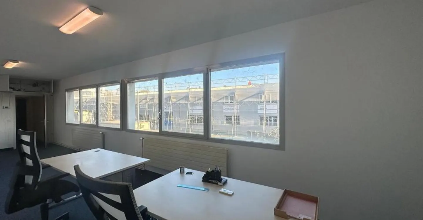 Bureau lumineux à Crissier - Photo 2 sur 5