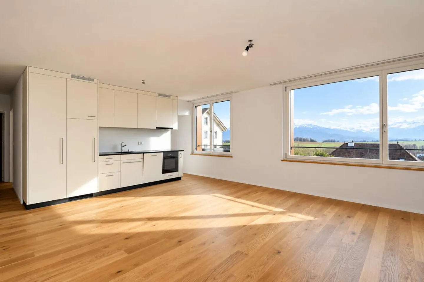 Modern 3.5-room apartment - Photo 2 of 10
