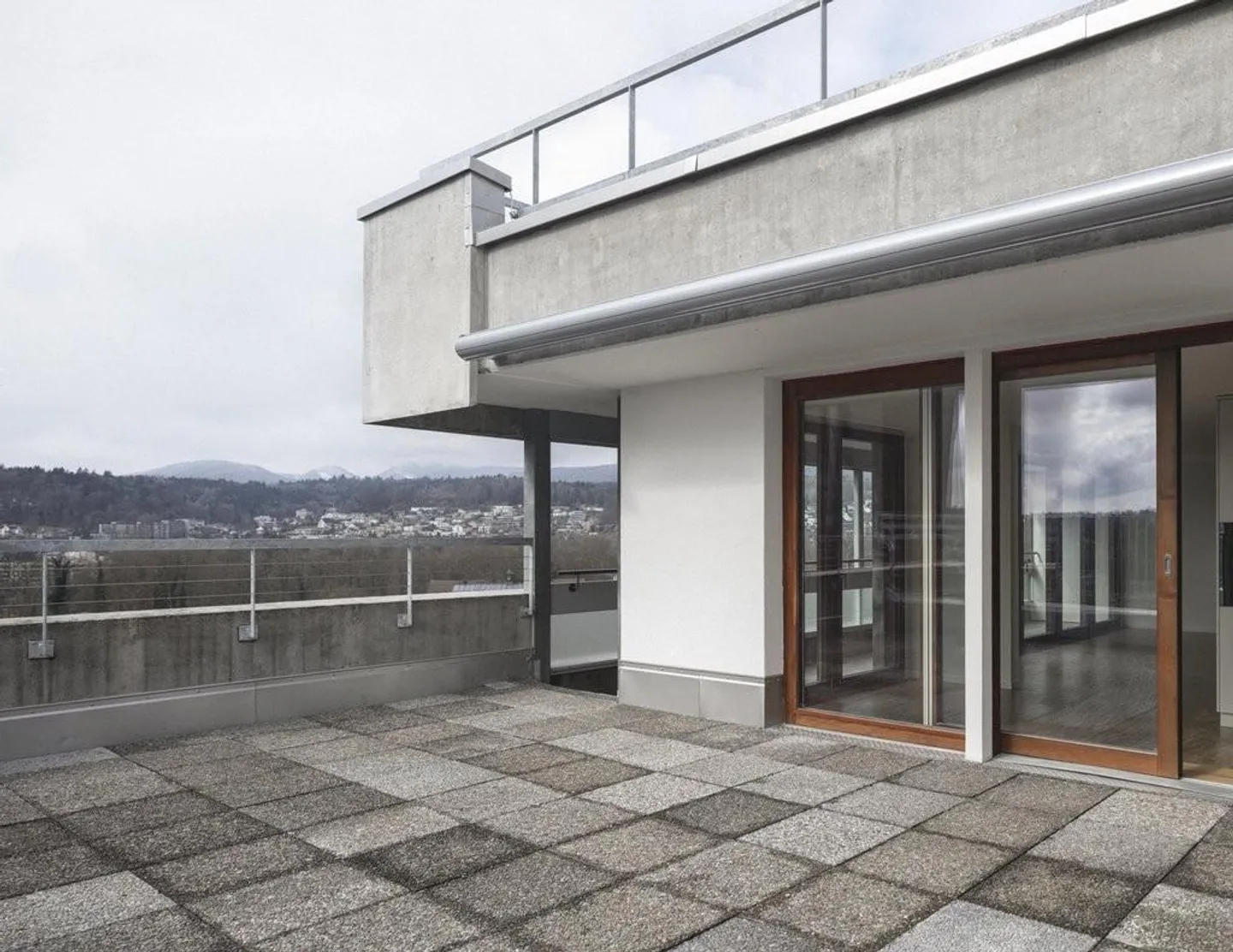 RENT WITHOUT DEPOSIT - Newly renovated and centrally located penthouse apartment - Photo 5 of 6