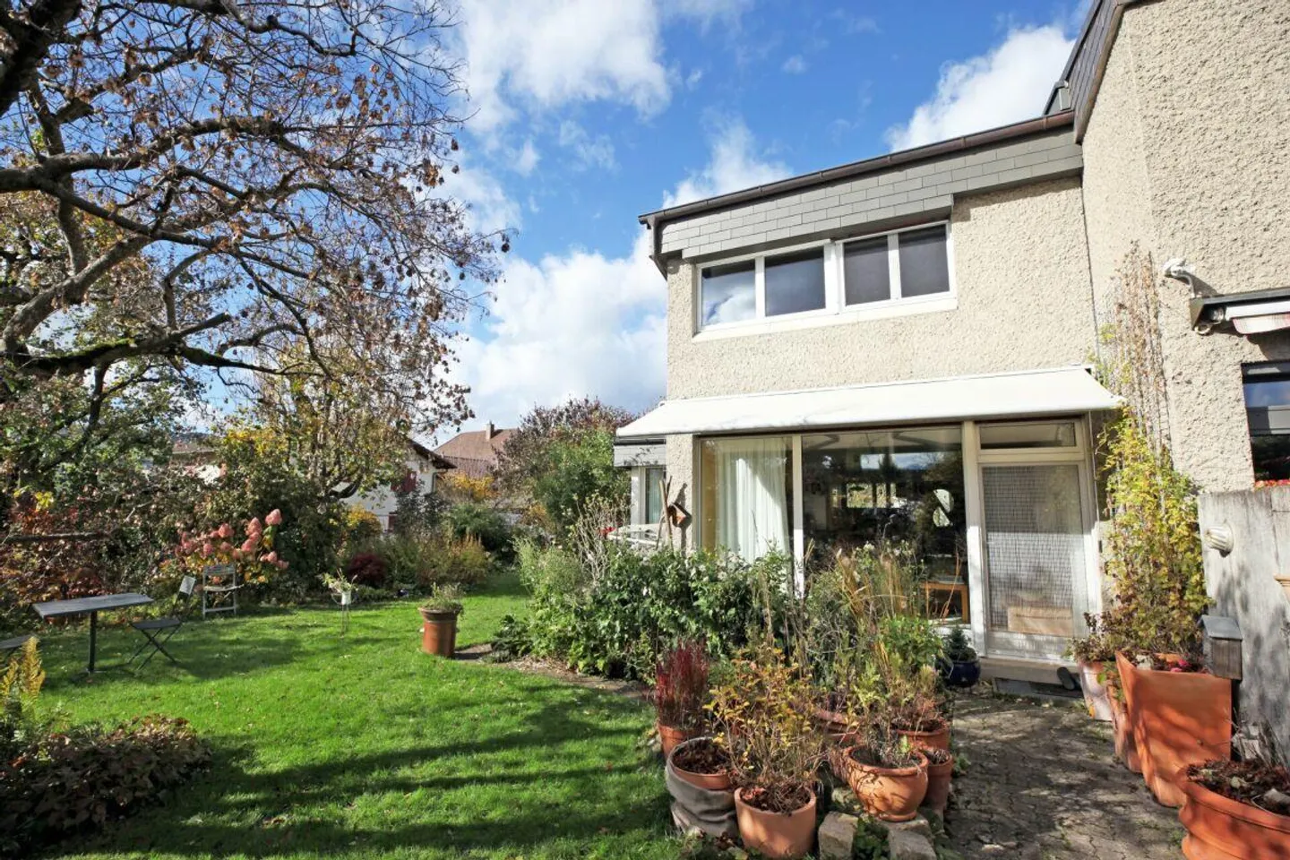 5-Room Corner House with Extension, Garden & Community Pool - Photo 2 of 14