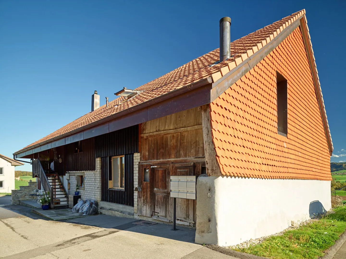 Renovated Farmhouse with 3 Apartments - Photo 4 of 12