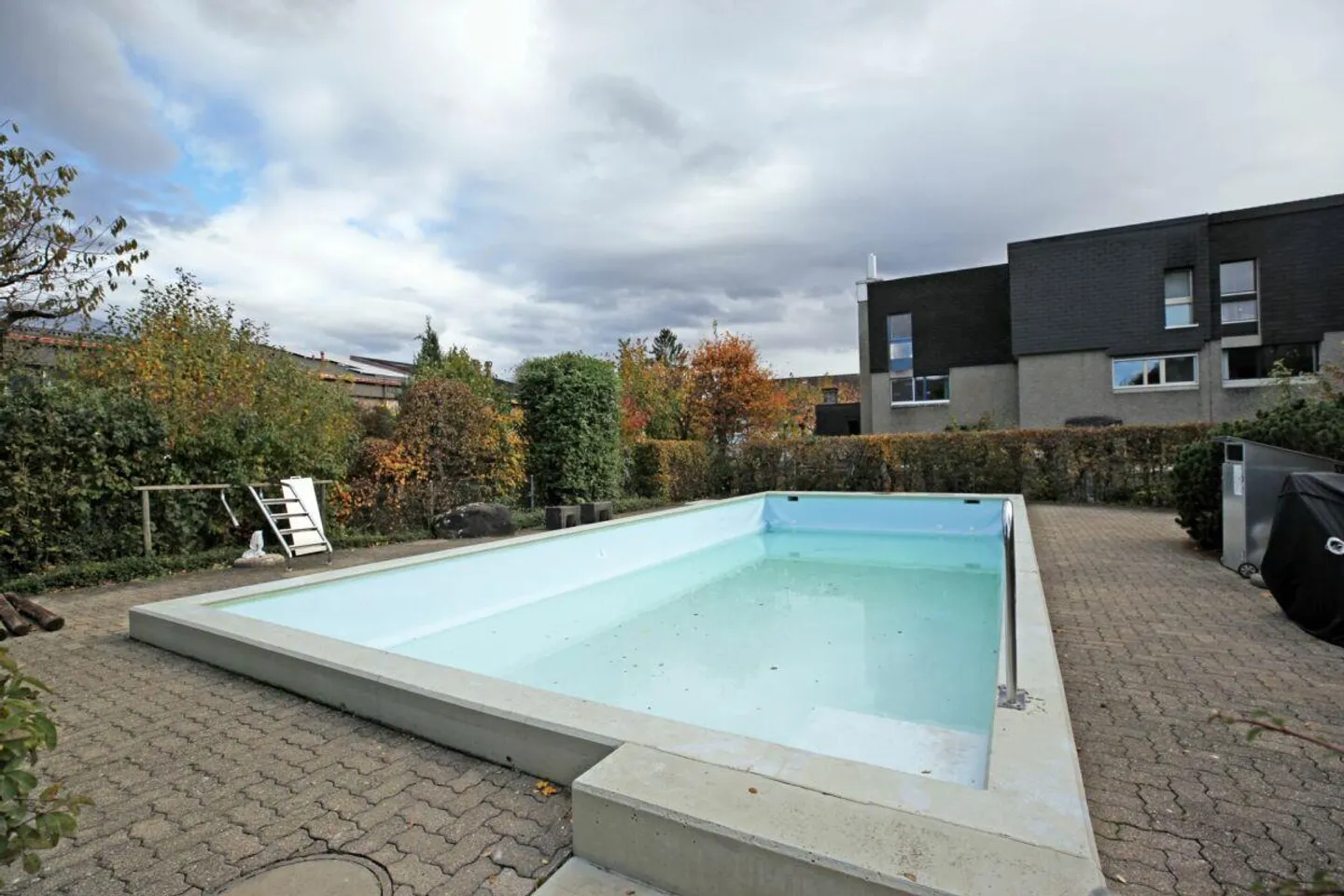 5-Room Corner House with Extension, Garden & Community Pool - Photo 6 of 14