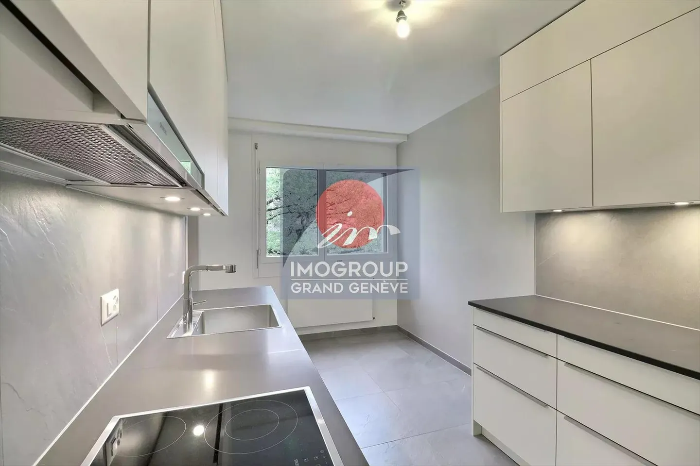 5-room apartment - Photo 3 of 9