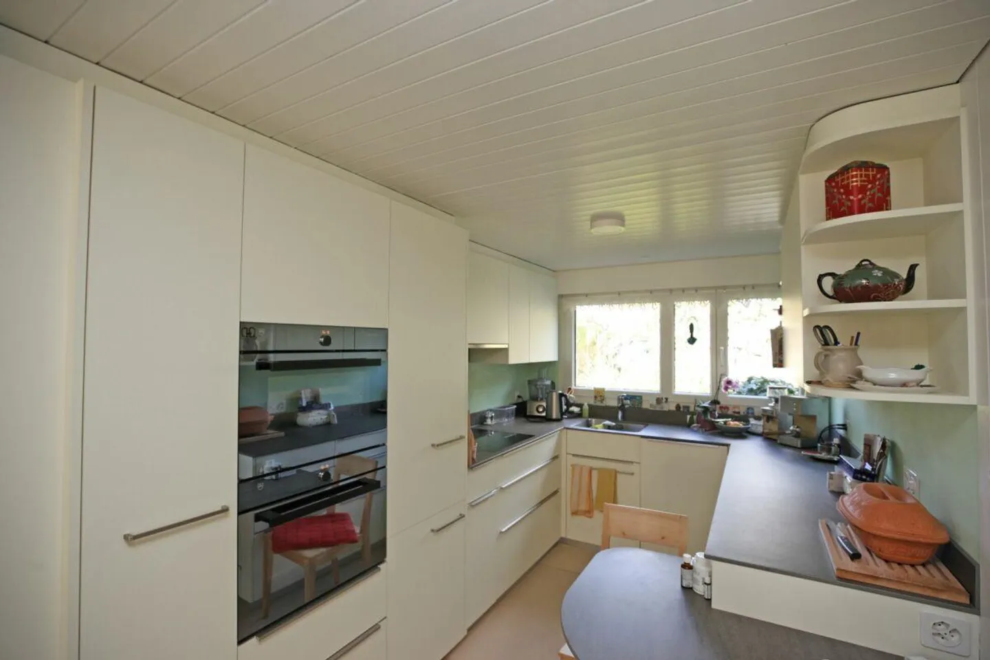 5-Room Corner House with Extension, Garden & Community Pool - Photo 7 of 14