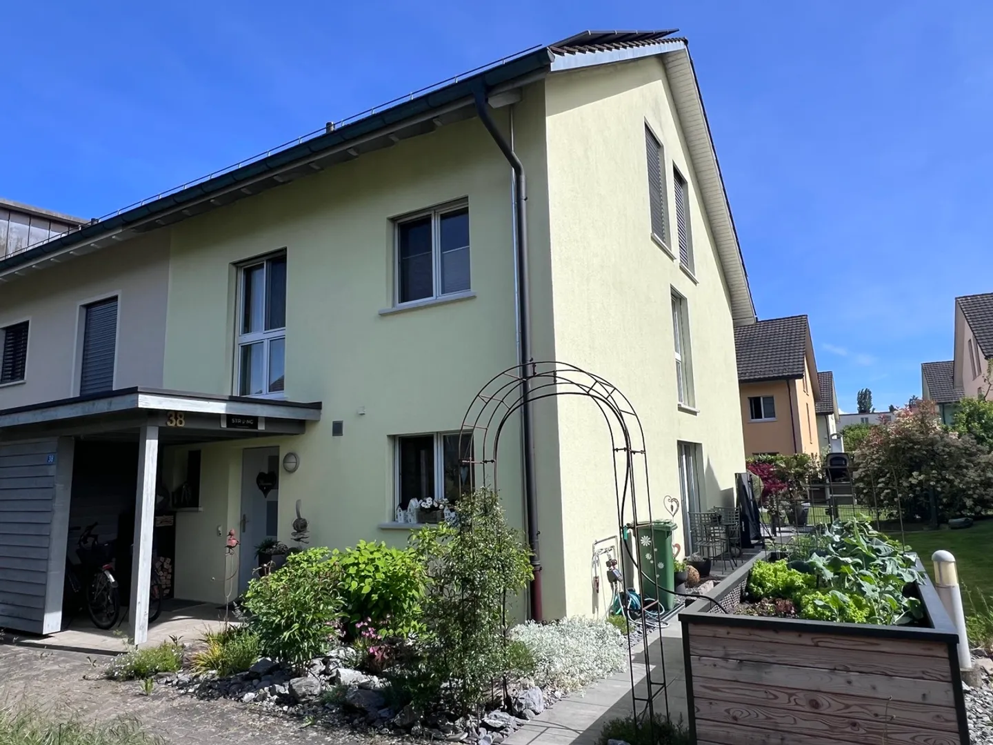 Family House for Connoisseurs - Photo 3 of 14