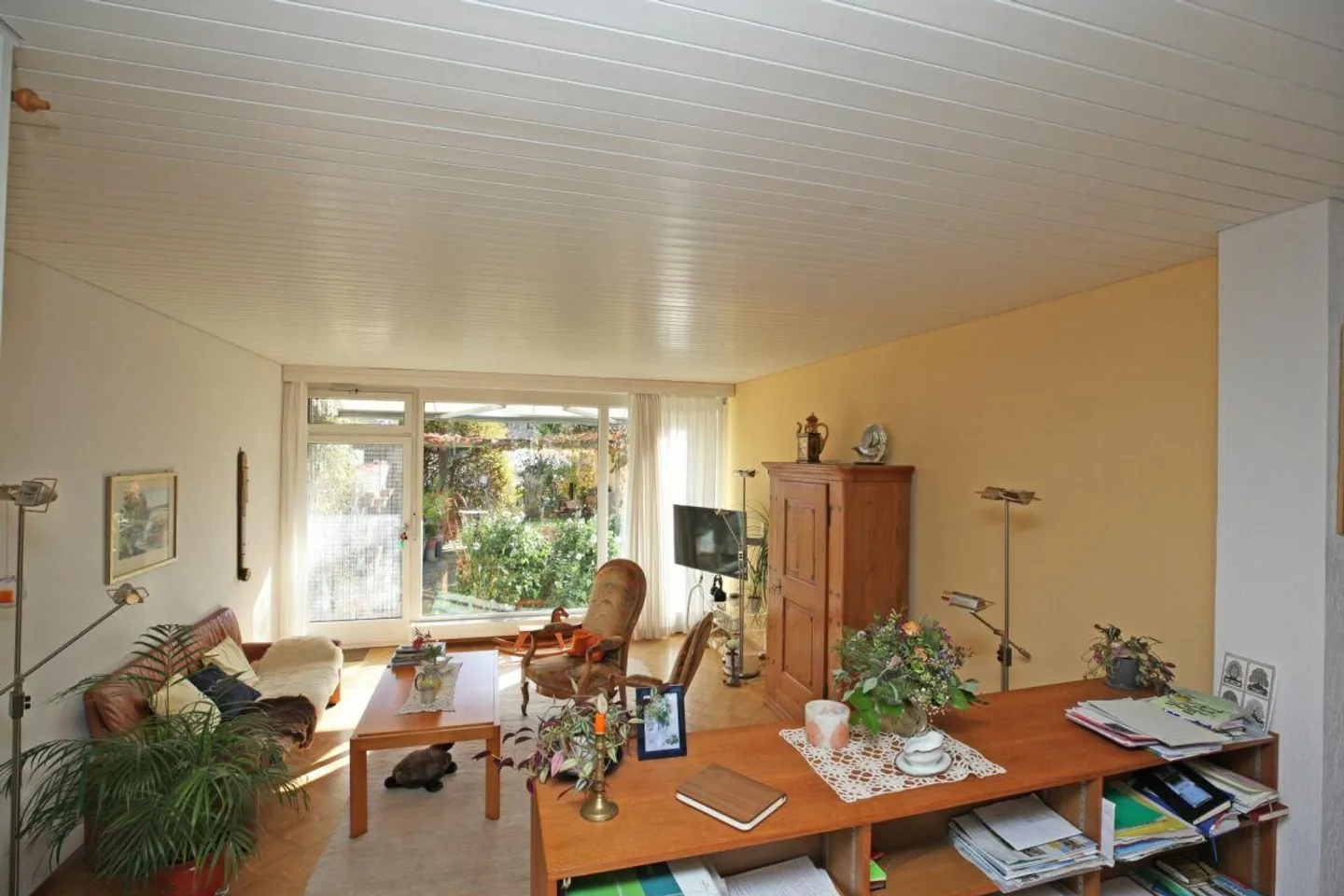 5-Room Corner House with Extension, Garden & Community Pool - Photo 8 of 14